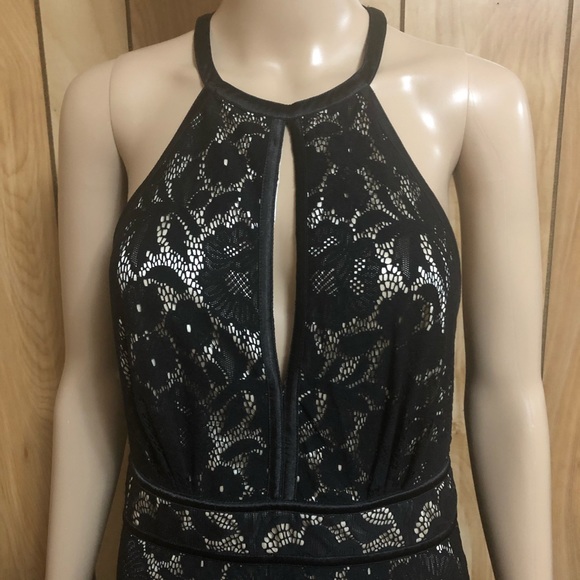 All Over Lace Deep V Dress - Picture 7 of 11